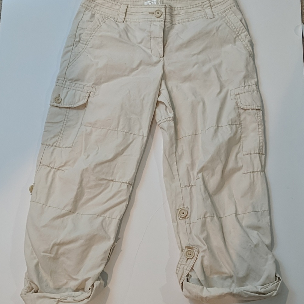 Ann Taylor Loft Size 6 light khaki cropped pants.